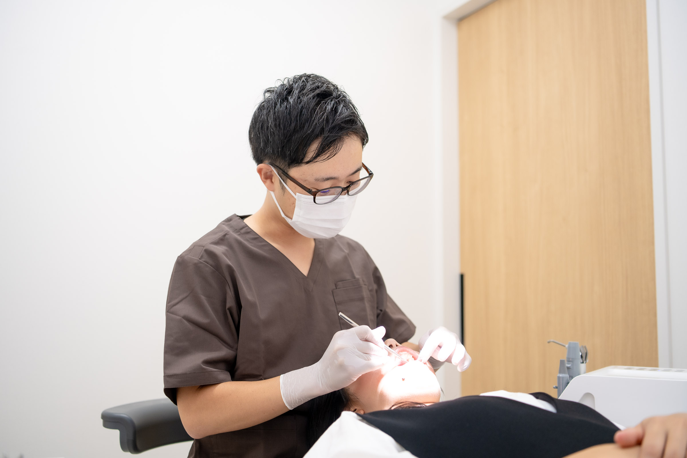 名古屋市北区 志賀本通たくみ歯科・矯正歯科 口腔外科医によるインプラント治療の様子